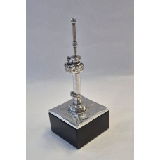 Euromast Zilvertin op marmer voet